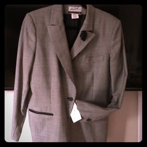 Woman’s Blazer Size 14 NWT